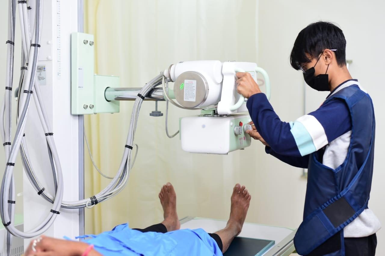 X-ray scan being taken — UHS Vista, Guwahati